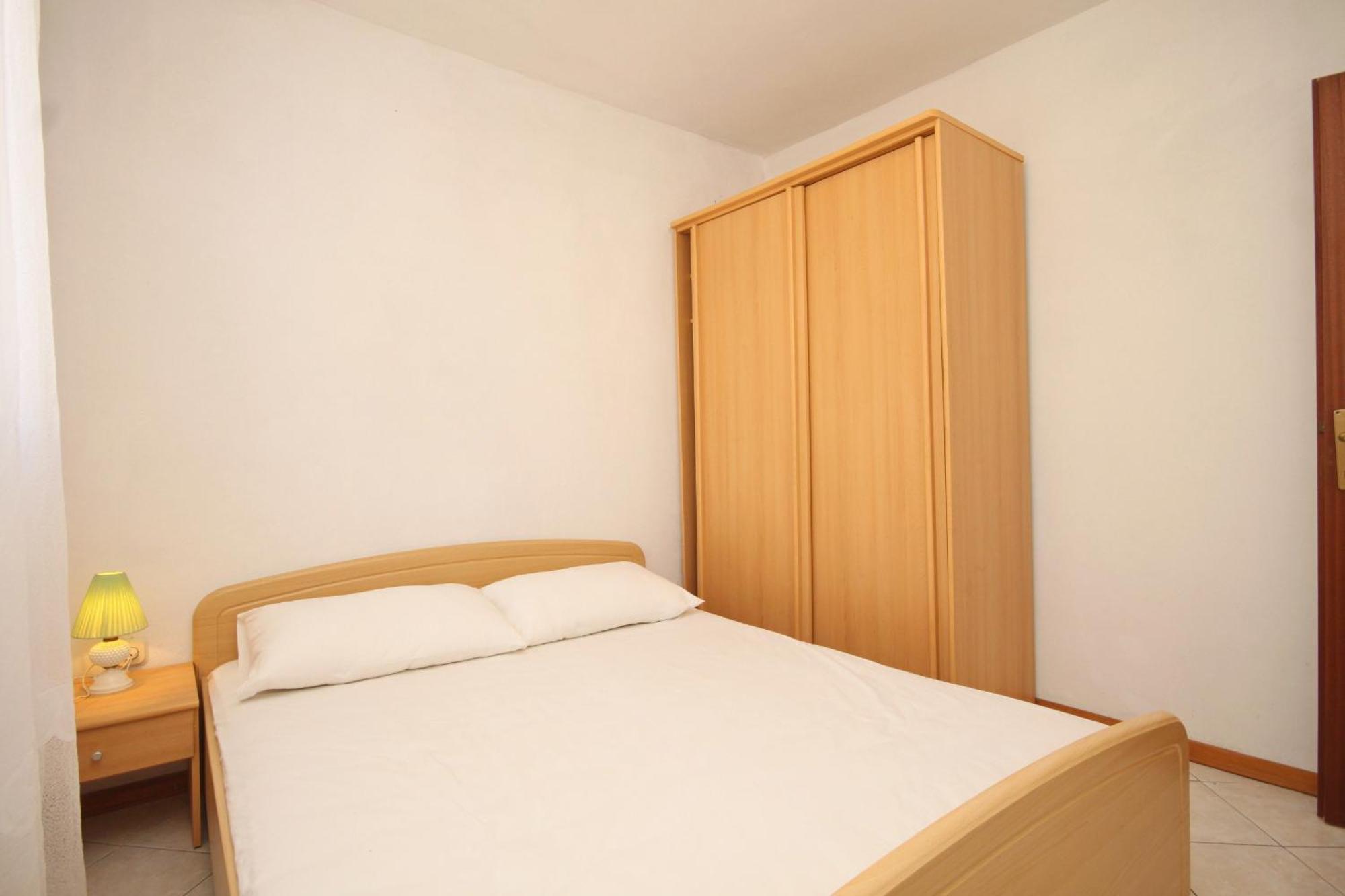 Apartments By The Sea Rukavac, Vis - 2478 Rukavac  Rum bild